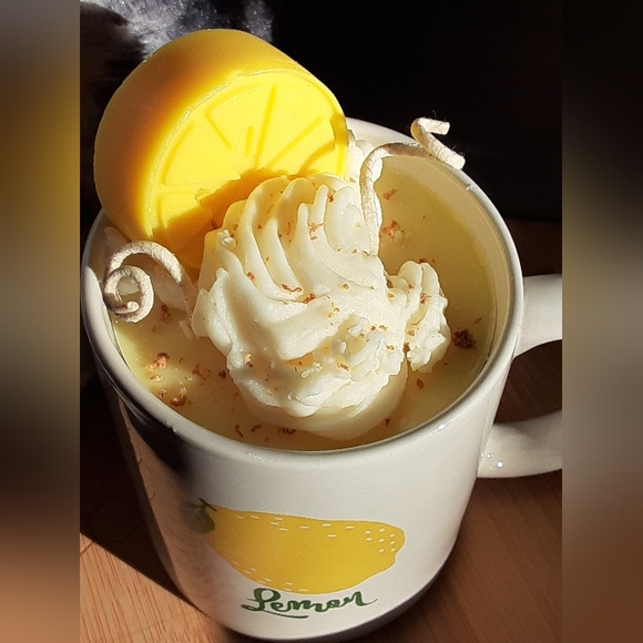 12 oz. Soy Candle Mug in Lemoncello 🍋 - Picture 3 of 6